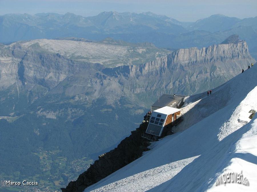 52_Rifugio a filo del ghiacciaio.JPG